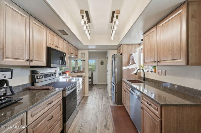 2842 N Melpomene Way, Tucson, AZ 85749