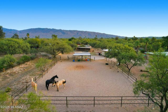 2842 N Melpomene Way, Tucson, AZ 85749