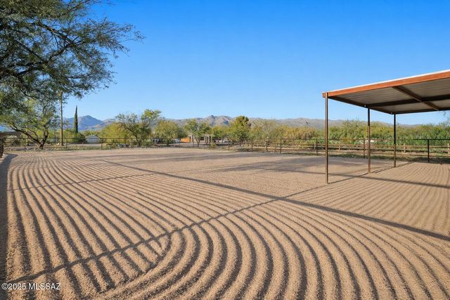 2842 N Melpomene Way, Tucson, AZ 85749