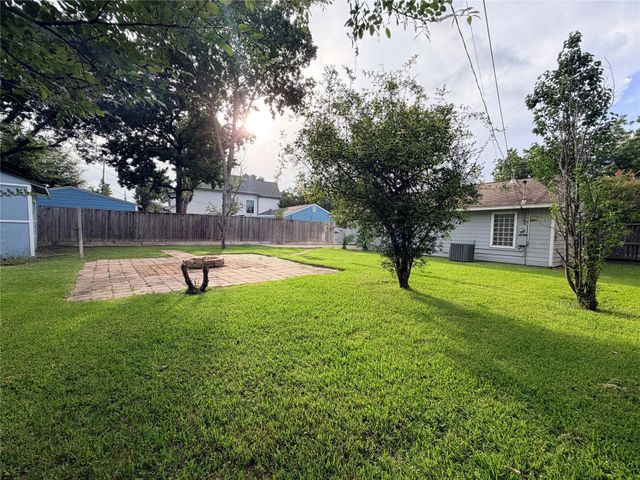 1631 Chantilly Lane, Houston, TX 77018