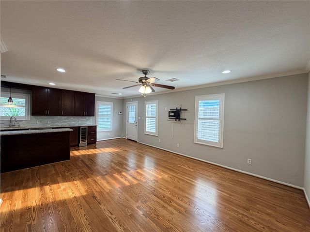 1631 Chantilly Lane, Houston, TX 77018