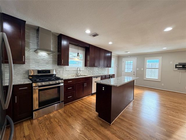 1631 Chantilly Lane, Houston, TX 77018