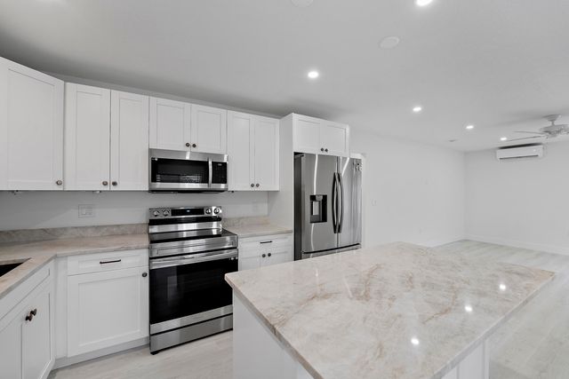 1279 Beach Road 3, West Palm Beach, FL 33404