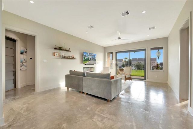725 Pegasus Lane, League City, TX 77573