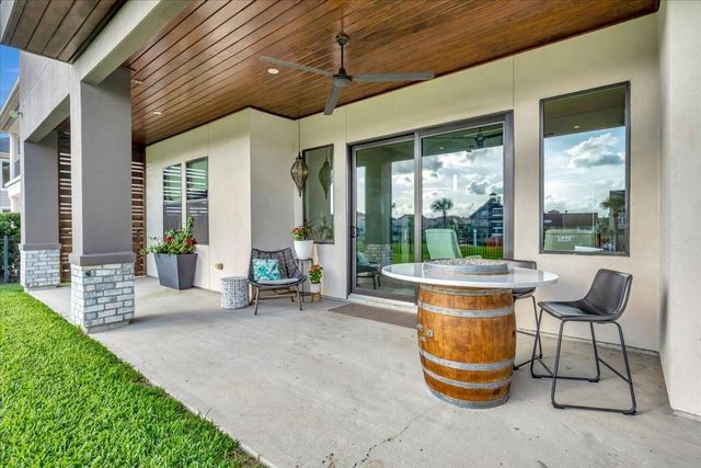 725 Pegasus Lane, League City, TX 77573