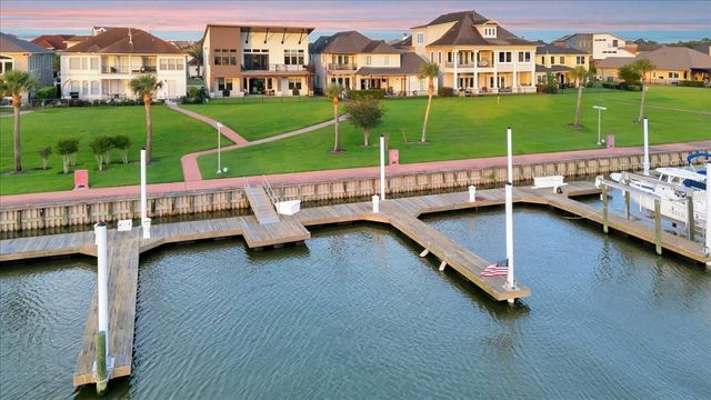 725 Pegasus Lane, League City, TX 77573