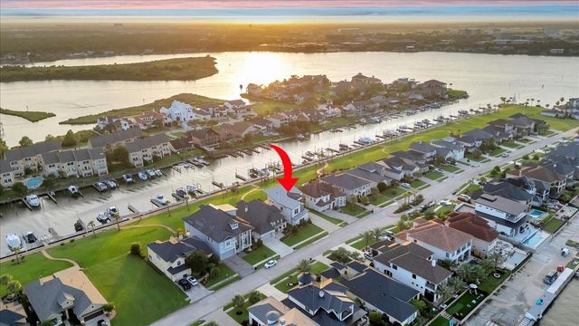 725 Pegasus Lane, League City, TX 77573