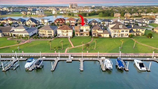 725 Pegasus Lane, League City, TX 77573