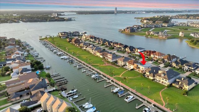 725 Pegasus Lane, League City, TX 77573