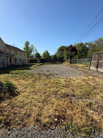 1019 W Main Street, Medford, OR 97501