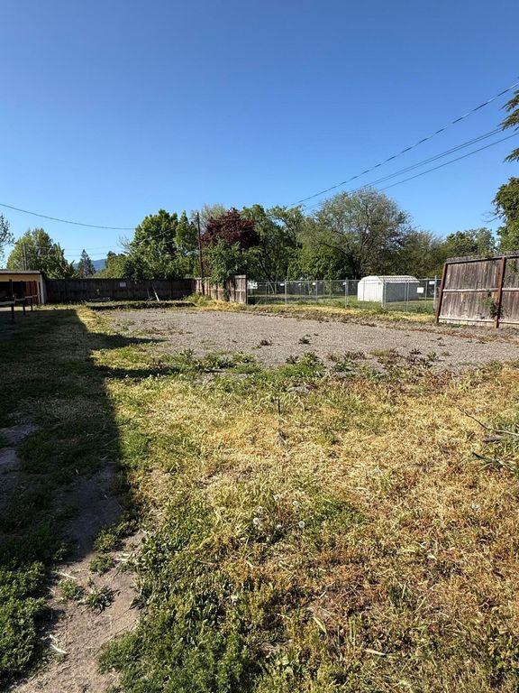 1019 W Main Street, Medford, OR 97501