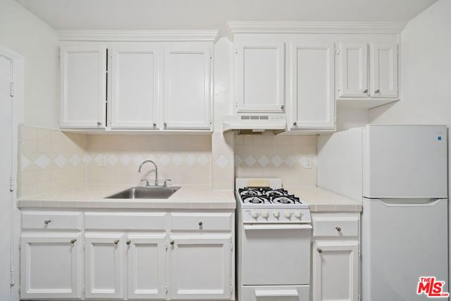 612 S Dunsmuir Avenue 5, Los Angeles, CA 90036