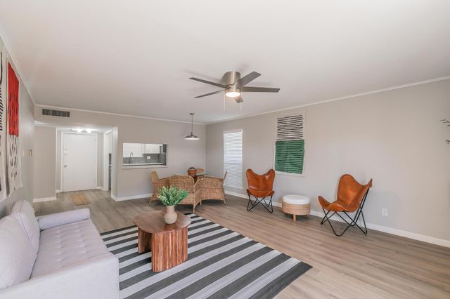 4901 Bryce Avenue A, Fort Worth, TX 76107