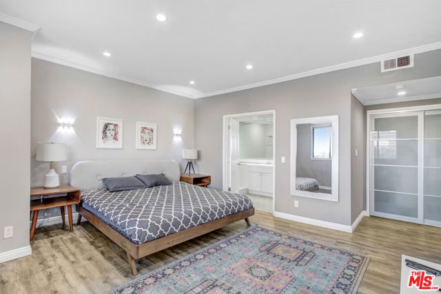 831 S Gretna Green Way 302, Los Angeles, CA 90049