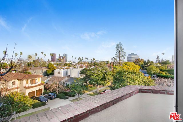 831 S Gretna Green Way 302, Los Angeles, CA 90049