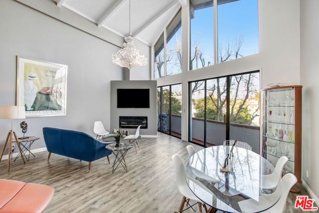 831 S Gretna Green Way 302, Los Angeles, CA 90049