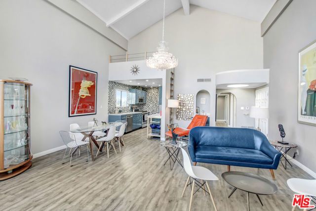 831 S Gretna Green Way 302, Los Angeles, CA 90049