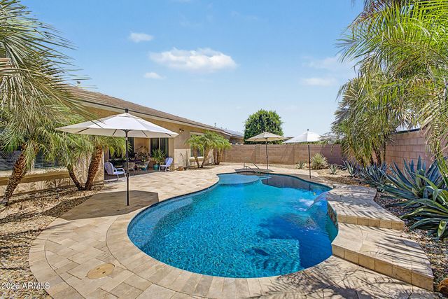 18471 W PARADISE Lane, Surprise, AZ 85388