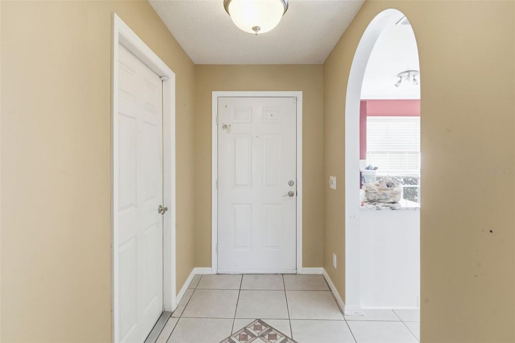 Image 4 of property listing at 1741 SUNSET VIEW CIRCLE, Apopka, FL 32703