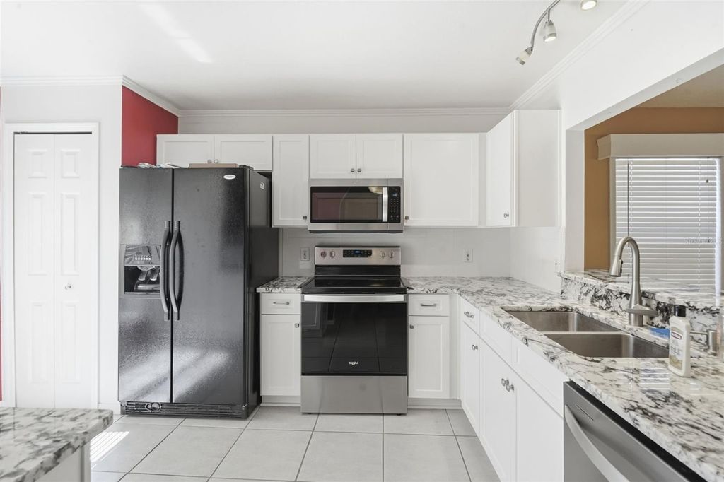 Image 5 of property listing at 1741 SUNSET VIEW CIRCLE, Apopka, FL 32703