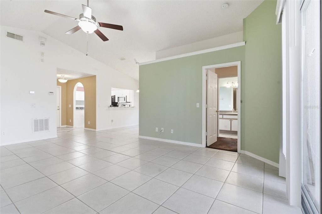 Image 8 of property listing at 1741 SUNSET VIEW CIRCLE, Apopka, FL 32703