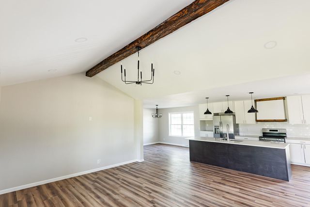 36 Round Prairie Road, Louisburg, MO 65685