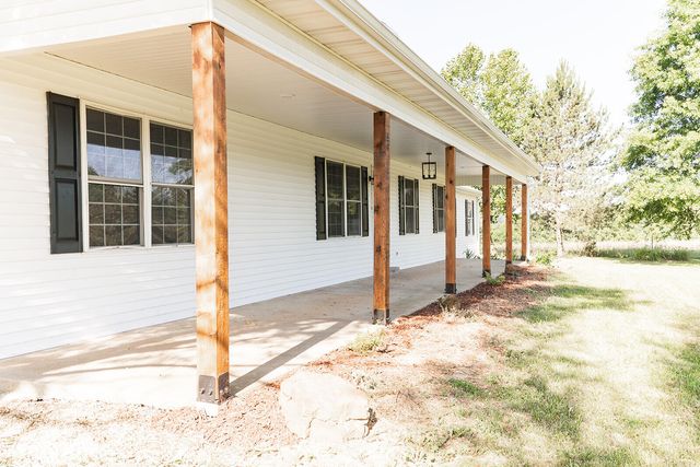 36 Round Prairie Road, Louisburg, MO 65685