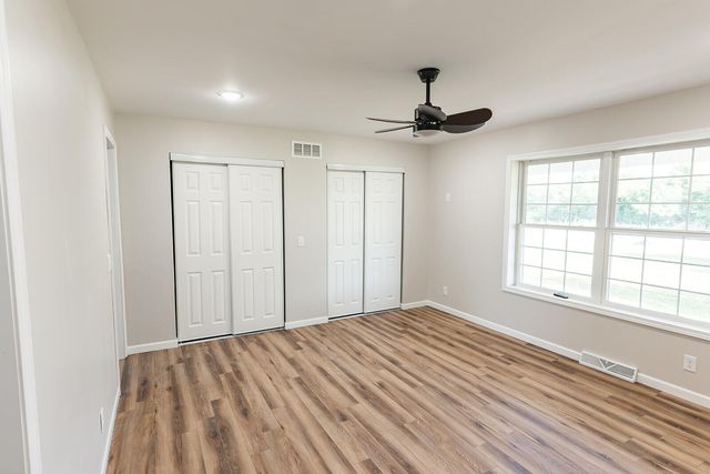 36 Round Prairie Road, Louisburg, MO 65685