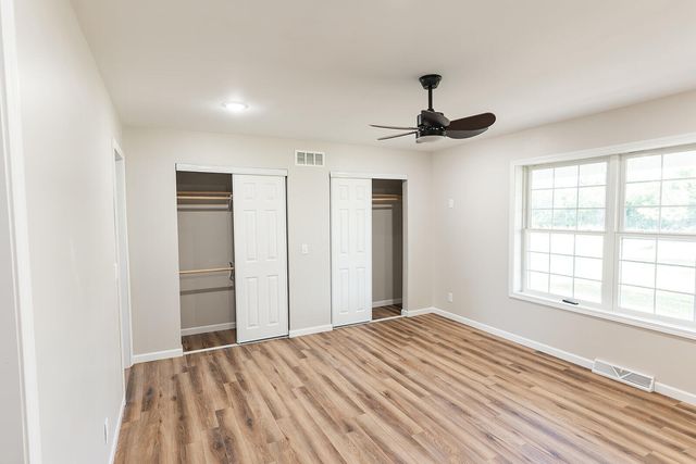 36 Round Prairie Road, Louisburg, MO 65685