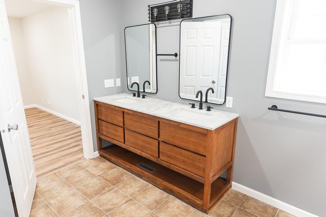 36 Round Prairie Road, Louisburg, MO 65685