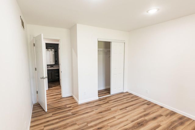 36 Round Prairie Road, Louisburg, MO 65685