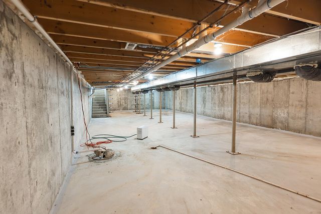 36 Round Prairie Road, Louisburg, MO 65685