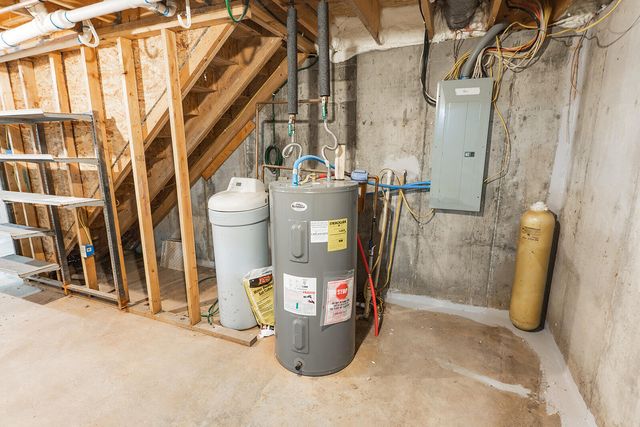 36 Round Prairie Road, Louisburg, MO 65685