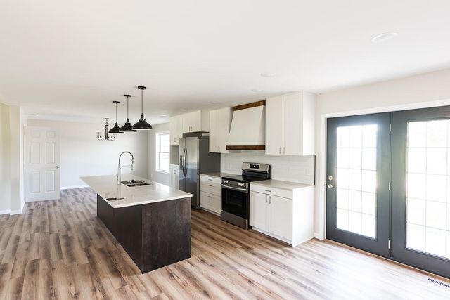 36 Round Prairie Road, Louisburg, MO 65685