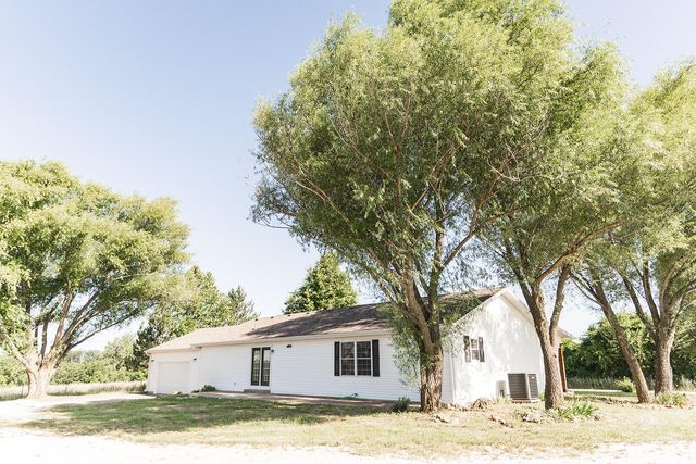 36 Round Prairie Road, Louisburg, MO 65685