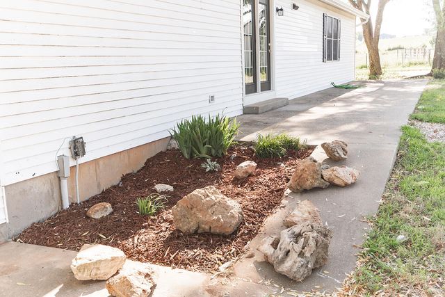 36 Round Prairie Road, Louisburg, MO 65685