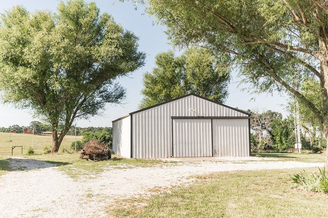 36 Round Prairie Road, Louisburg, MO 65685