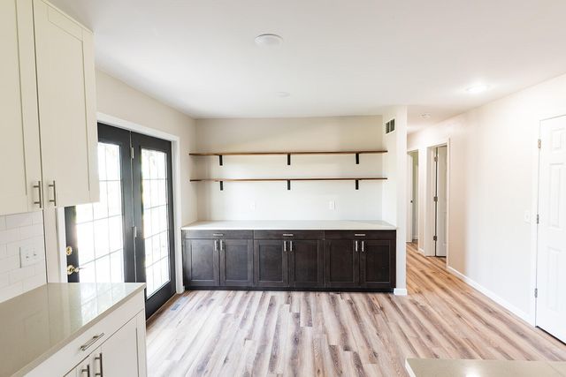 36 Round Prairie Road, Louisburg, MO 65685