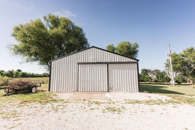 36 Round Prairie Road, Louisburg, MO 65685