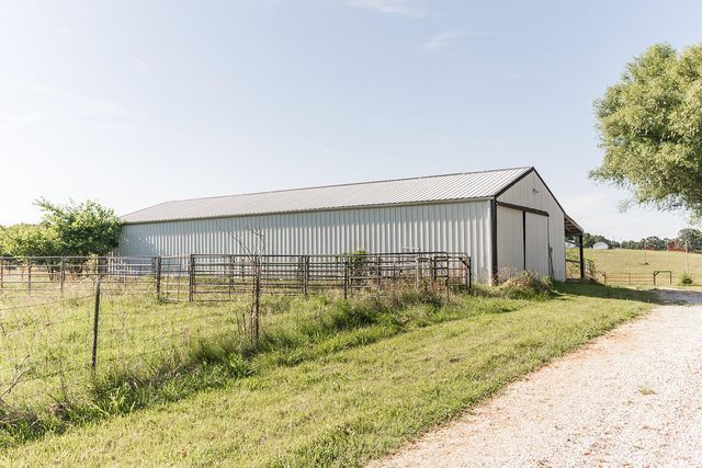 36 Round Prairie Road, Louisburg, MO 65685