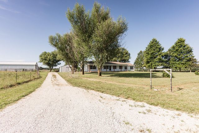 36 Round Prairie Road, Louisburg, MO 65685