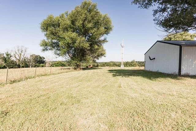 36 Round Prairie Road, Louisburg, MO 65685