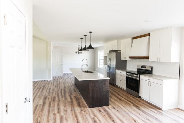 36 Round Prairie Road, Louisburg, MO 65685