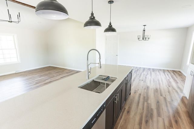 36 Round Prairie Road, Louisburg, MO 65685