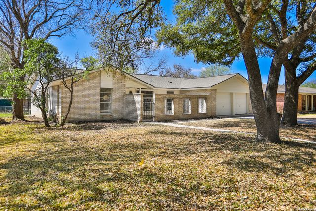 131 CREEKSIDE DR, Boerne, TX 78006