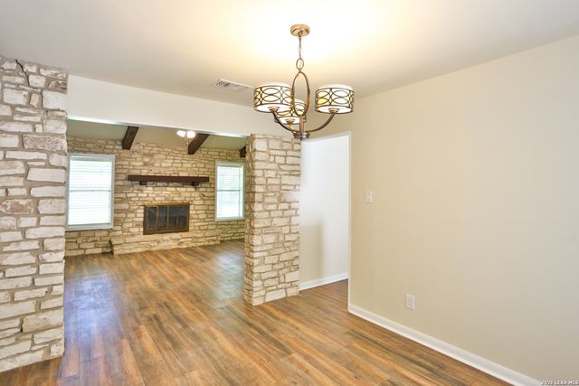 131 CREEKSIDE DR, Boerne, TX 78006