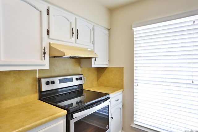 131 CREEKSIDE DR, Boerne, TX 78006