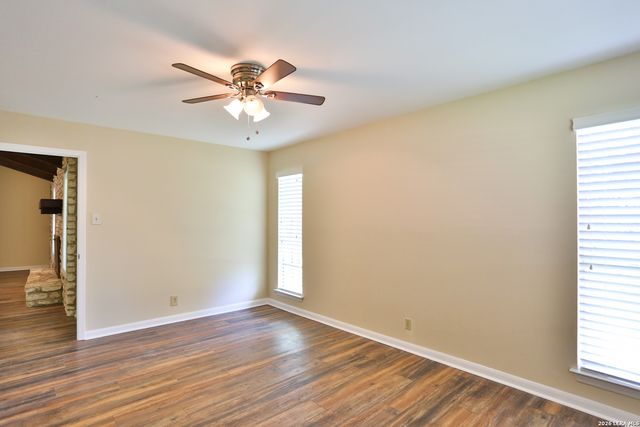 131 CREEKSIDE DR, Boerne, TX 78006