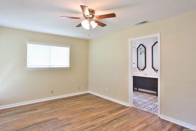 131 CREEKSIDE DR, Boerne, TX 78006