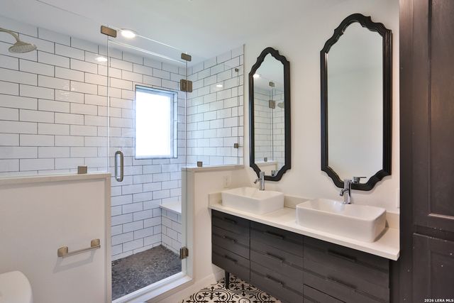 131 CREEKSIDE DR, Boerne, TX 78006